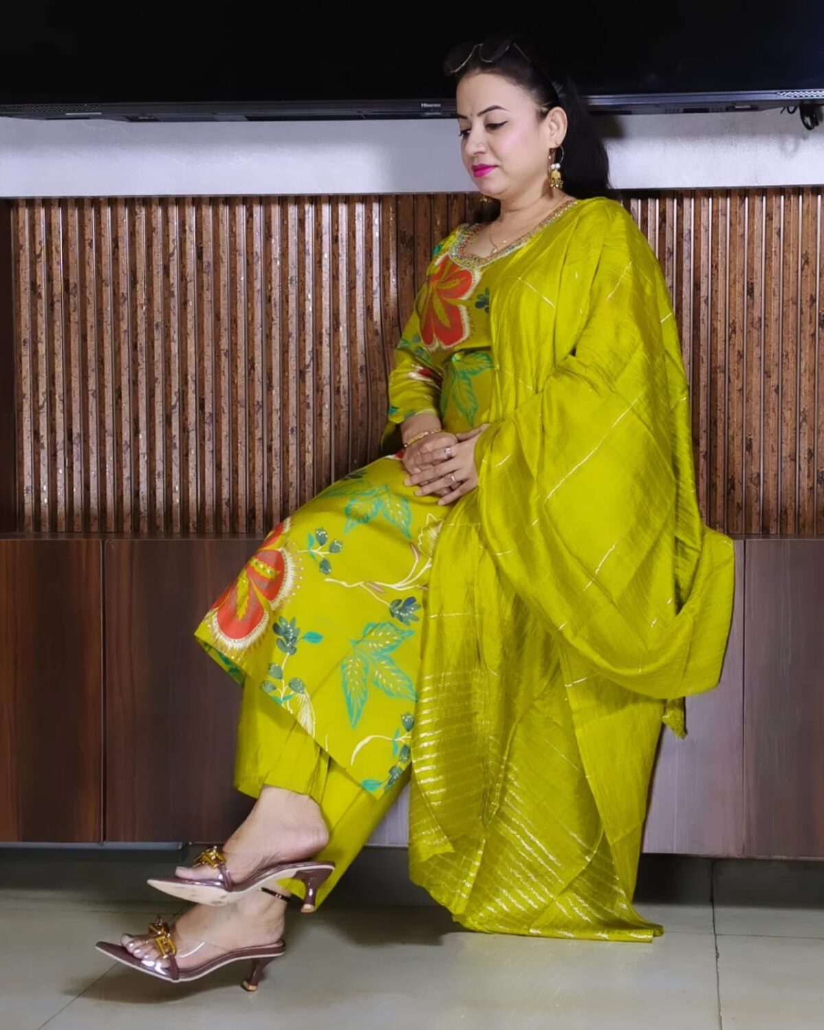 Green silk blend embroidered 3 piece V neck suit set for women with dupatta